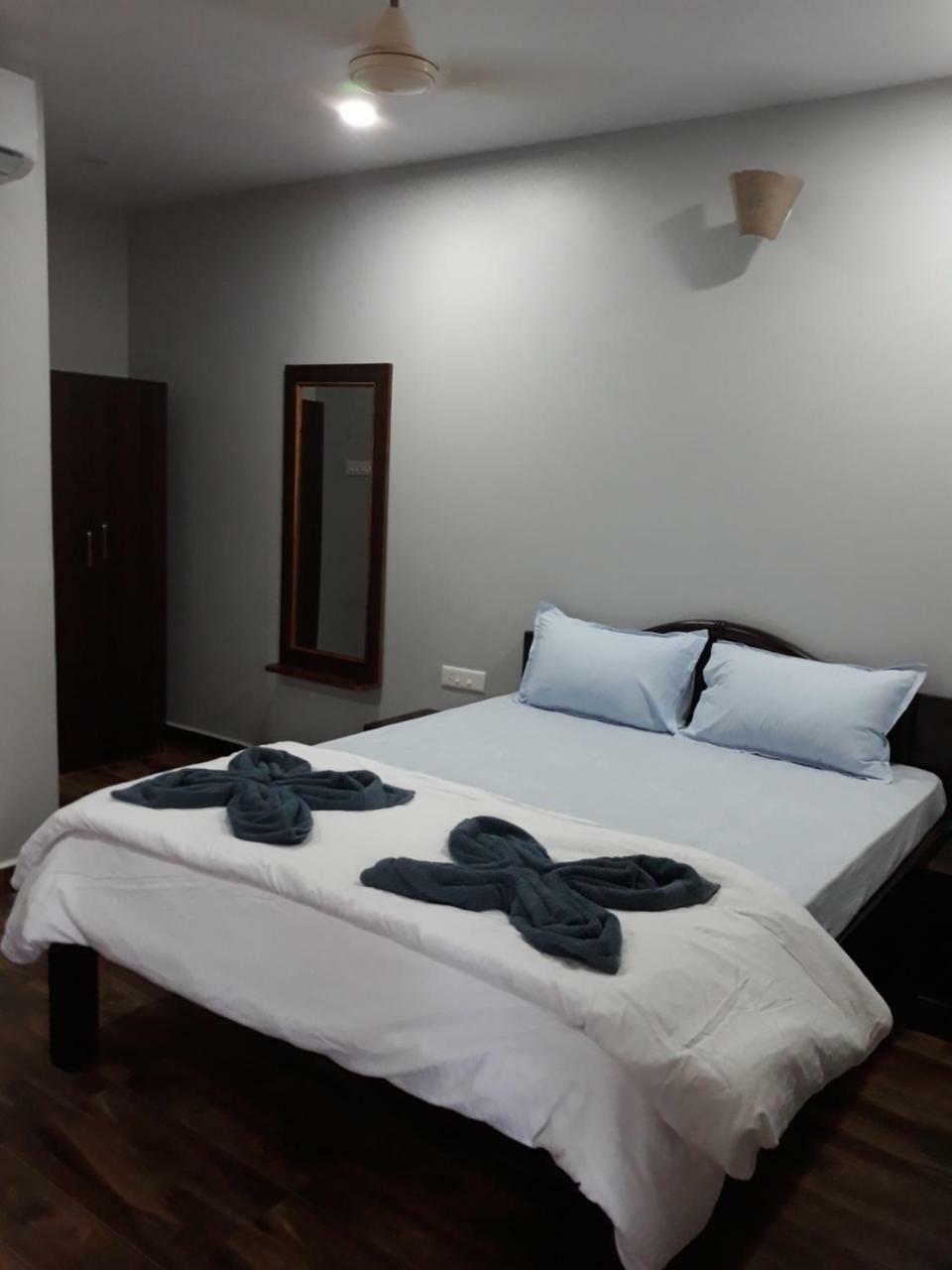 Hotel Shawn'S The Morjim Enclave Exteriér fotografie
