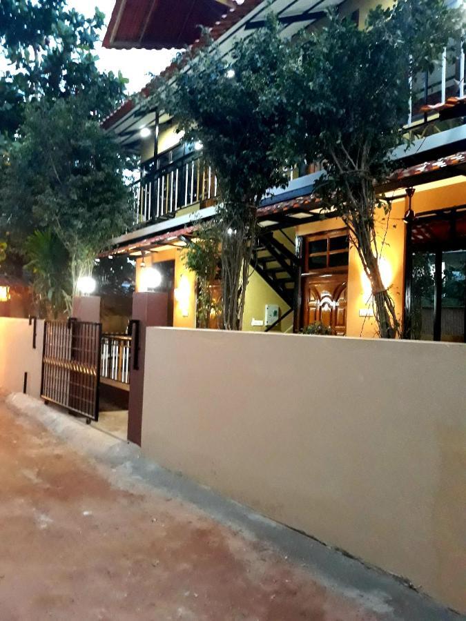 Hotel Shawn'S The Morjim Enclave Exteriér fotografie