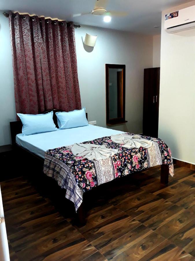 Hotel Shawn'S The Morjim Enclave Exteriér fotografie
